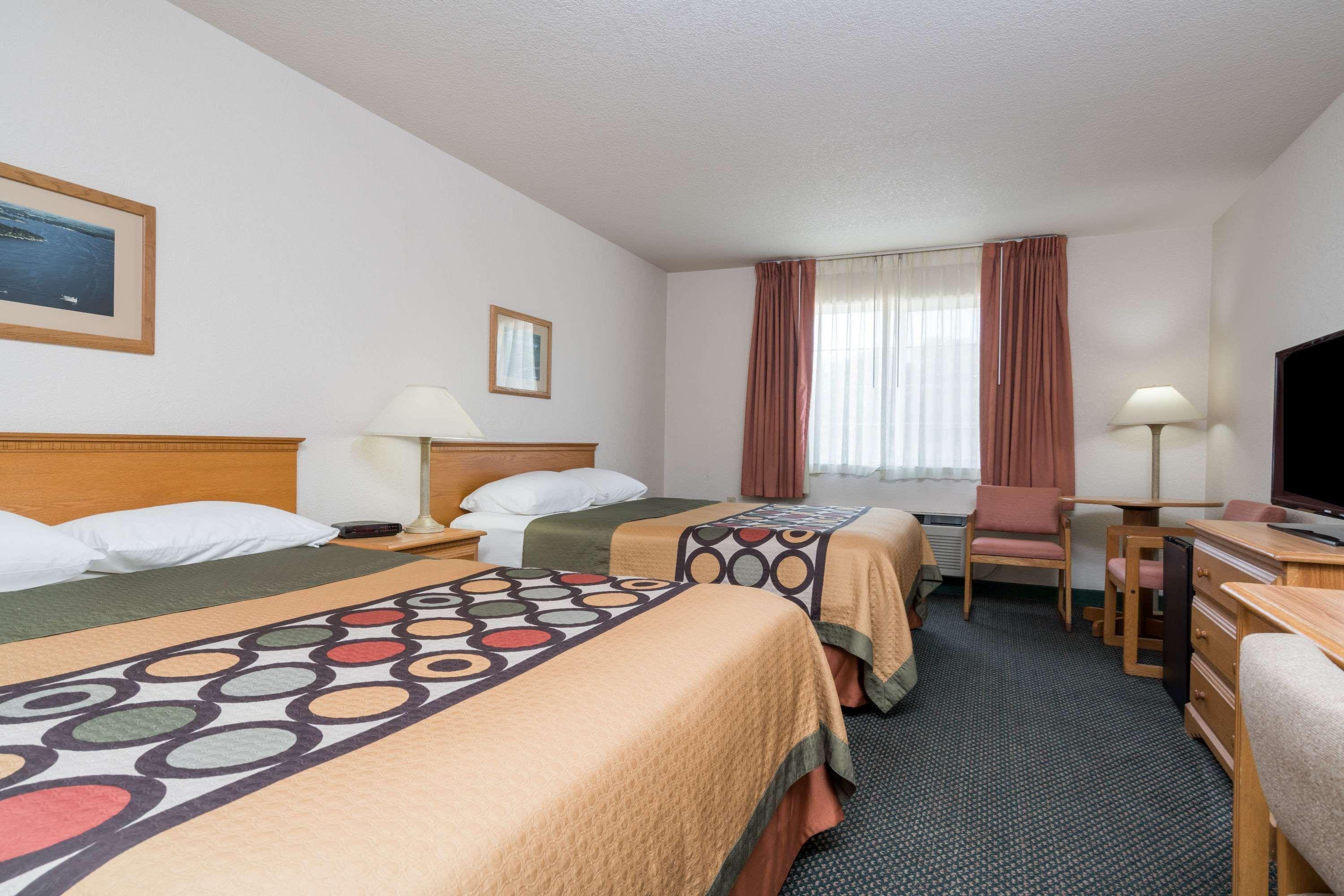 Super 8 By Wyndham Sheldon Hotel Exterior photo
